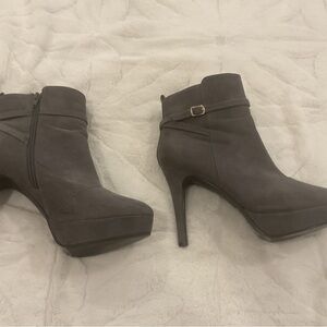 Elegant Gray Ankle Boots